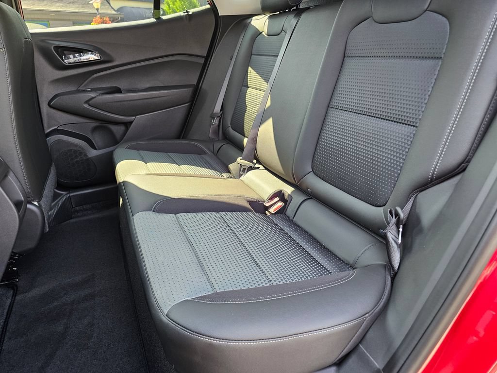 New 2026 Chevrolet Trax LT w/ Sunroof Package FWD image 21