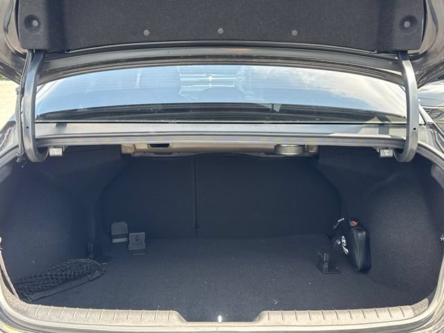 Used 2023 Hyundai Elantra Limited w/ Cargo Package FWD image 12