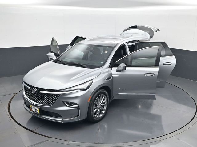 Used 2024 Buick Enclave Avenir w/ Avenir Technology Package image 31