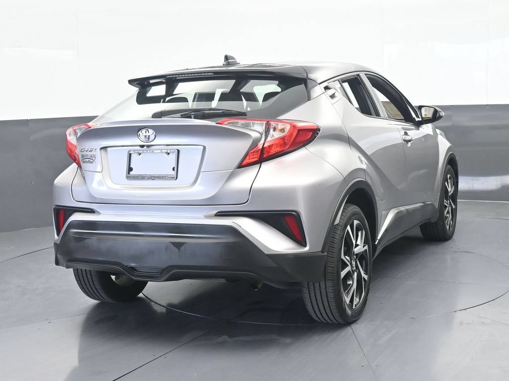 Used 2019 Toyota C-HR XLE FWD image 5