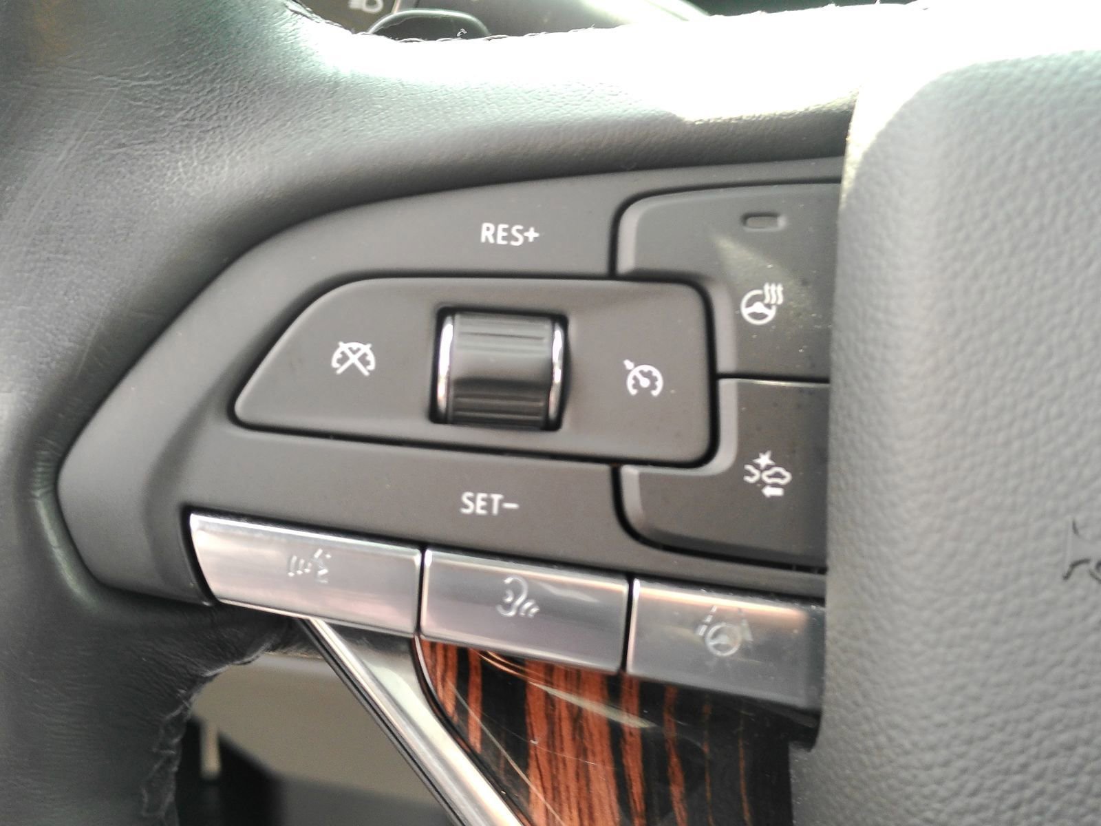 Certified 2024 Cadillac Escalade Premium Luxury AWD/4WD image 9