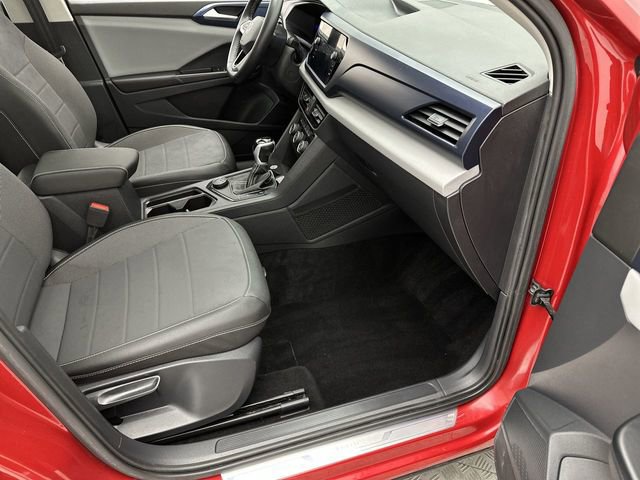 Used 2023 Volkswagen Taos SE w/ Panoramic Sunroof Package AWD/4WD image 24