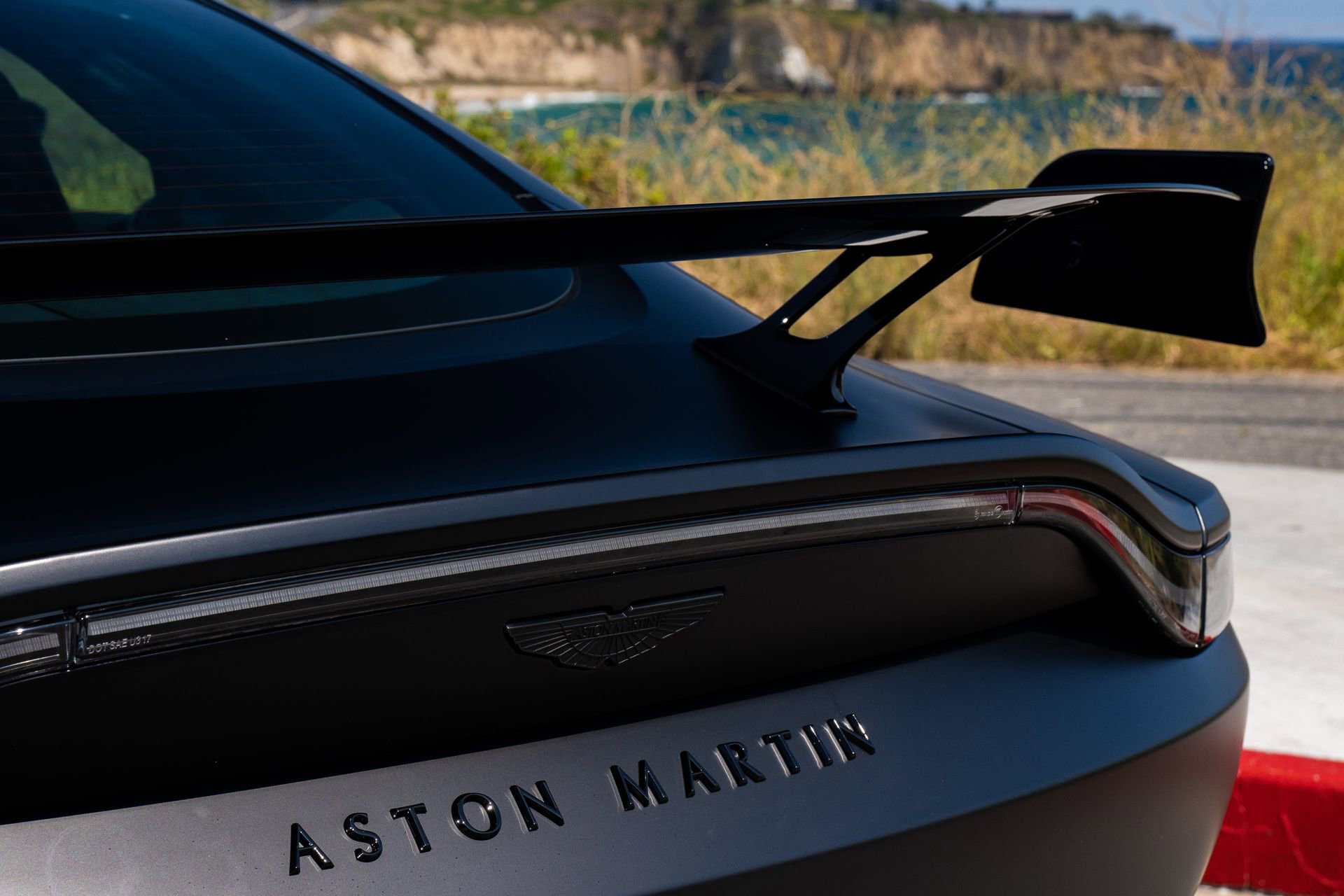 Used 2023 Aston Martin V8 Vantage Coupe RWD image 26