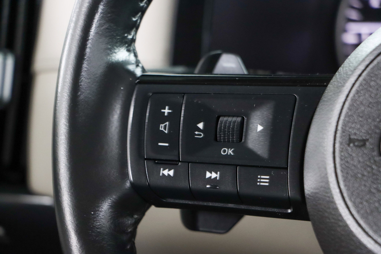 Used 2023 Nissan Pathfinder SL FWD image 13