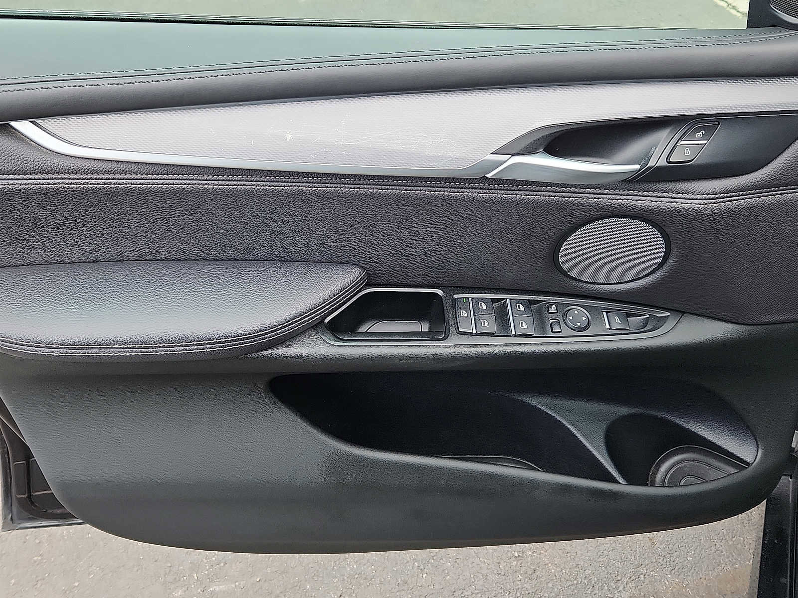 Used 2018 BMW X5 xDrive50i w/ M Sport Package image 12