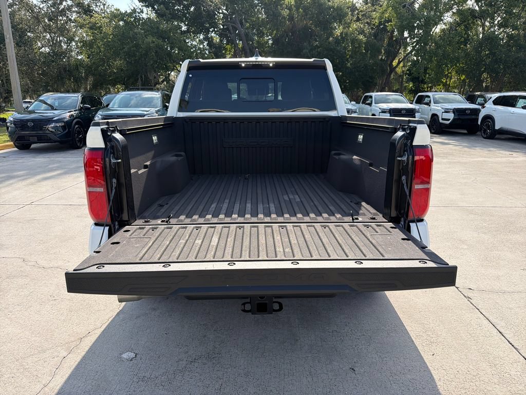 Used 2025 Toyota Tacoma SR5 w/ SR5 Upgrade Package AWD/4WD image 33