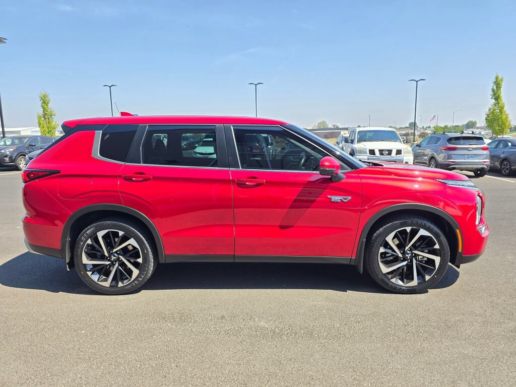 Used 2023 Mitsubishi Outlander 4WD Plug-In Hybrid image 7