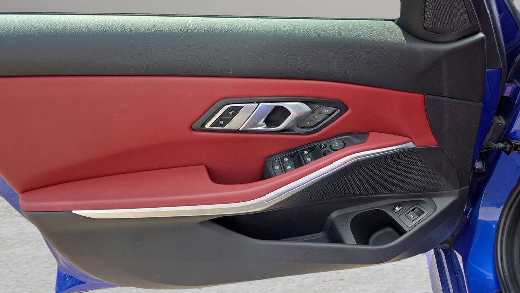 Used 2022 BMW 330e xDrive w/ M Sport Package image 9