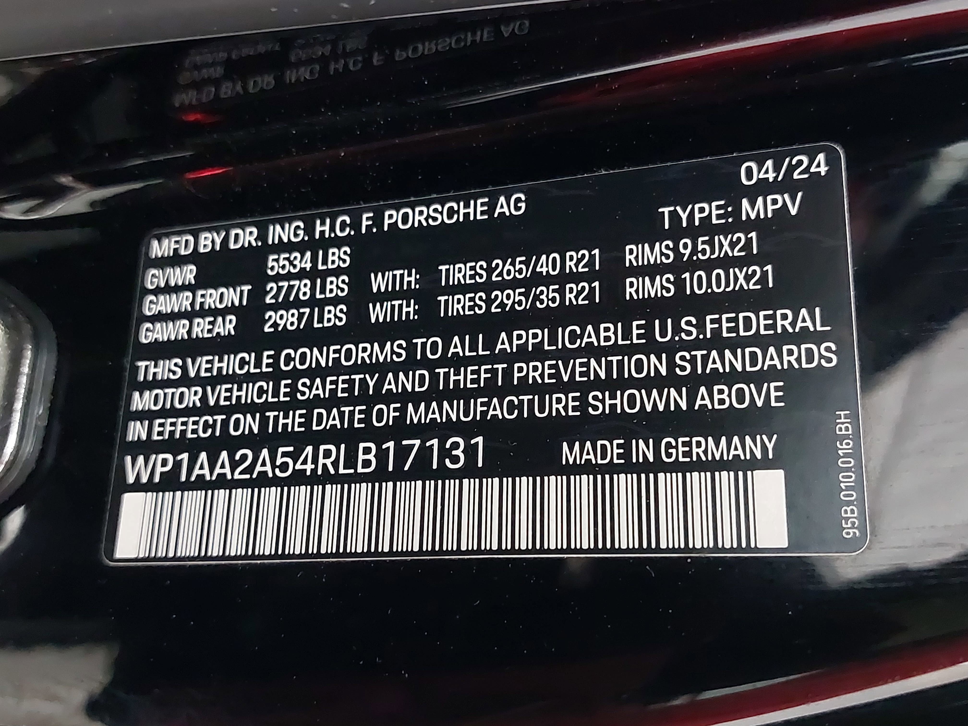Certified 2024 Porsche Macan Turbo AWD/4WD image 38