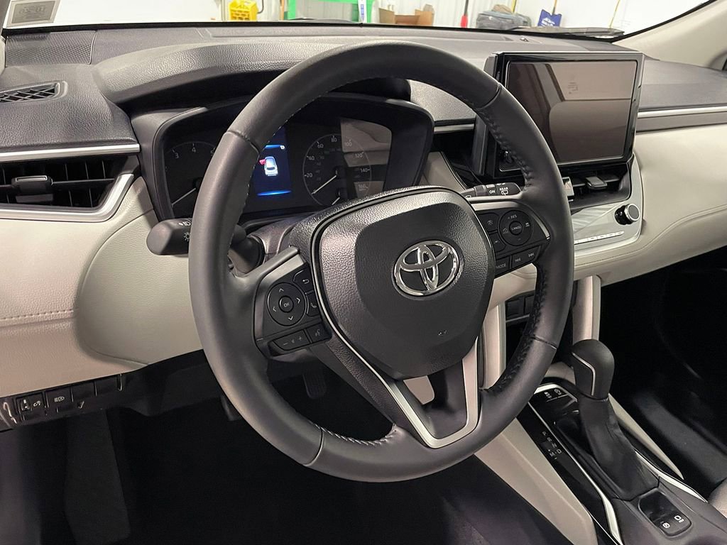 Used 2025 Toyota Corolla Cross LE image 20