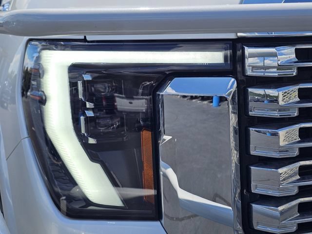 Used 2025 GMC Sierra 3500 Denali AWD/4WD image 4