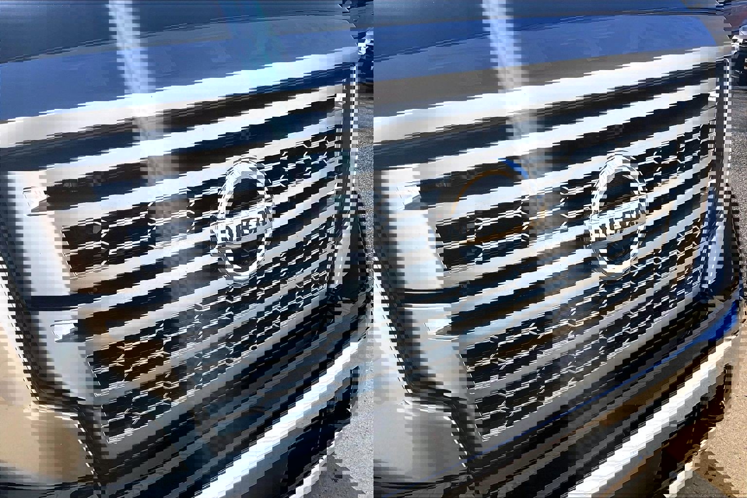 Used 2022 Nissan Titan Platinum Reserve w/ Moonroof Package image 35