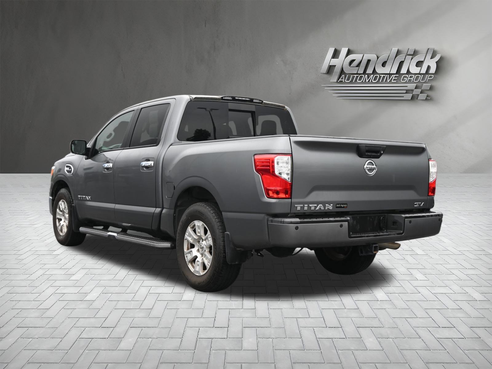 Used 2017 Nissan Titan SV RWD image 10
