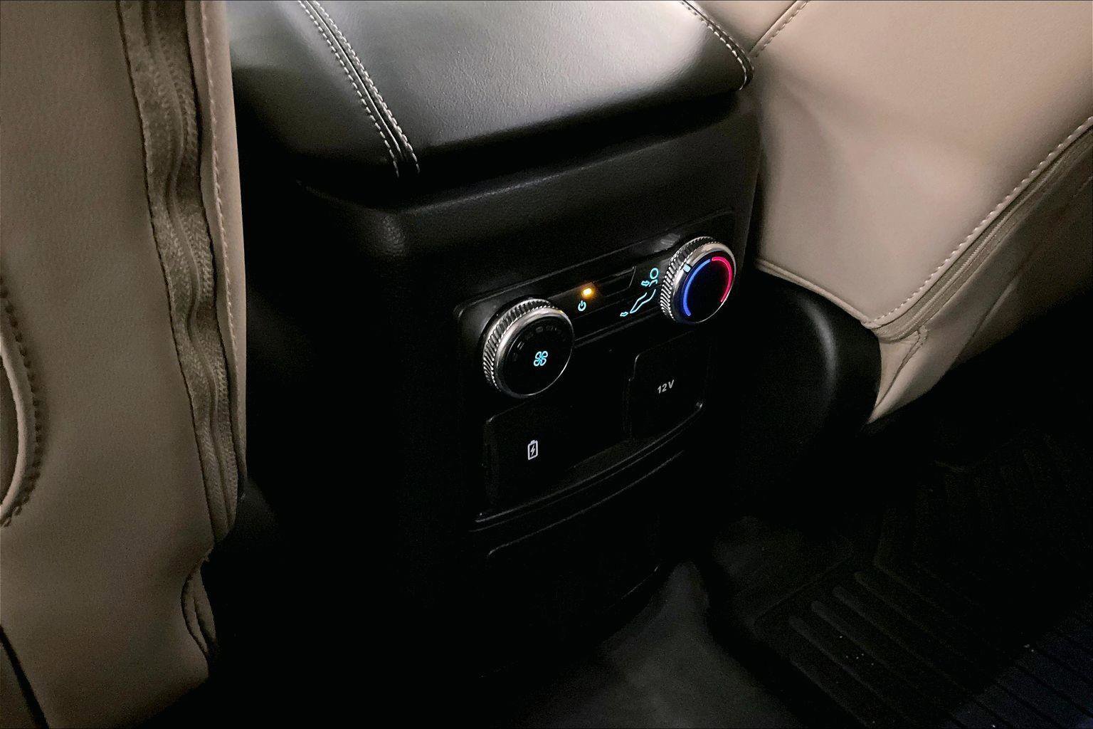 Used 2022 Ford Explorer XLT w/ Equipment Group 202A image 33