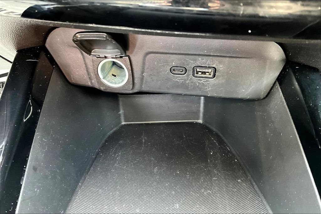 Used 2025 Chevrolet Trax LT FWD image 12