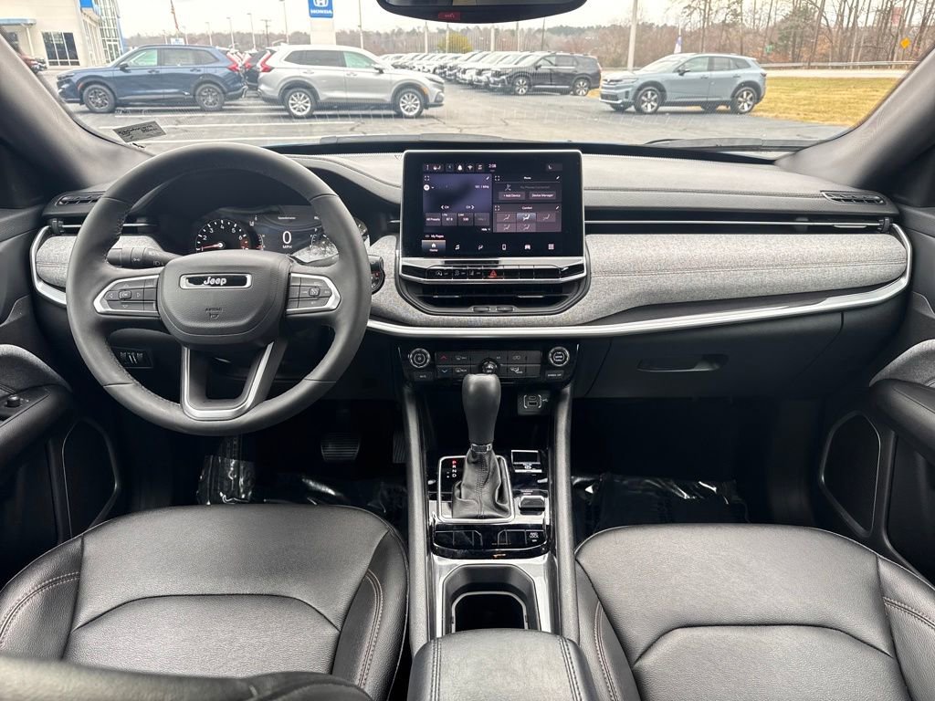 Used 2024 Jeep Compass Latitude image 15