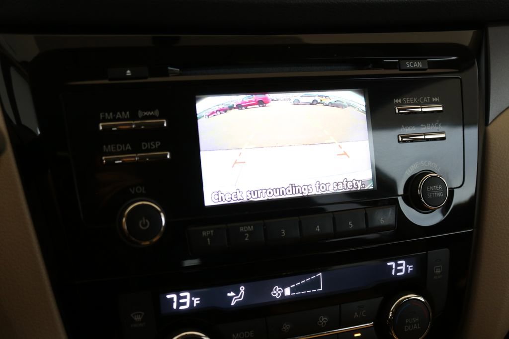 Used 2014 Nissan Rogue SV image 44