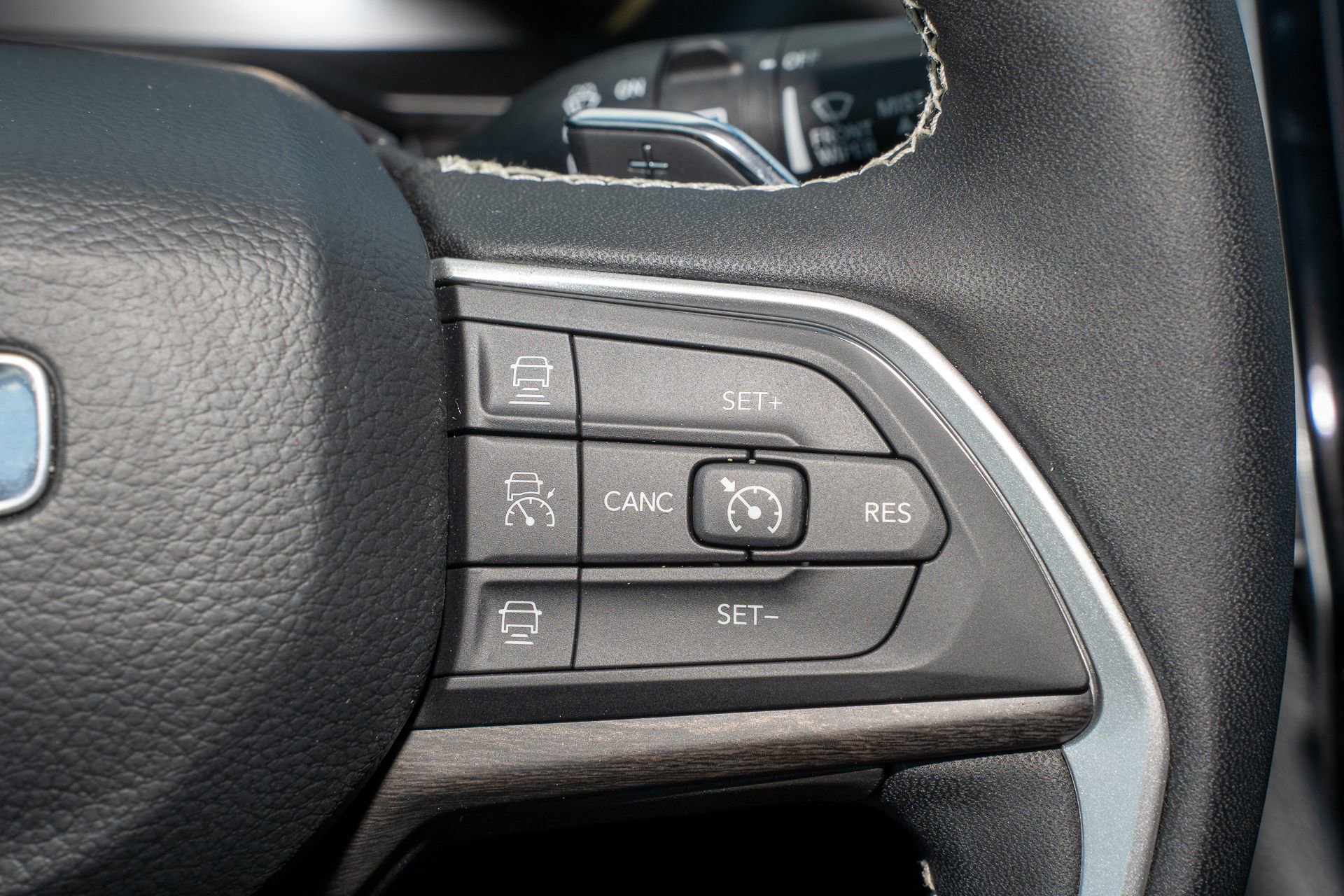 Used 2025 Jeep Grand Cherokee Limited image 30