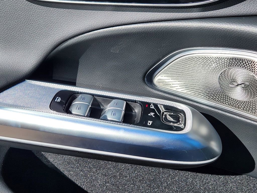 New 2025 Mercedes-Benz E 350 4MATIC Sedan image 8