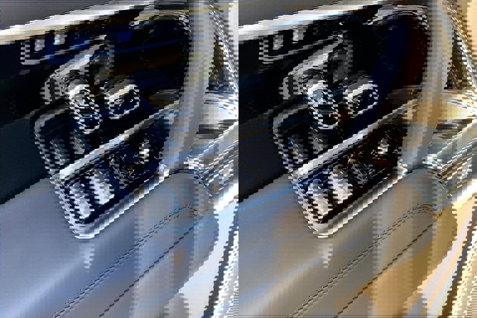 New 2026 Land Rover Range Rover SE image 21