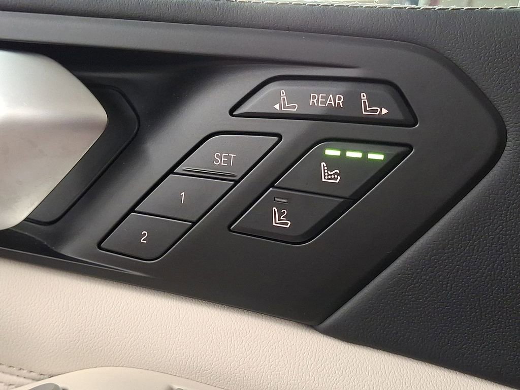 Used 2025 BMW X7 M60i image 25