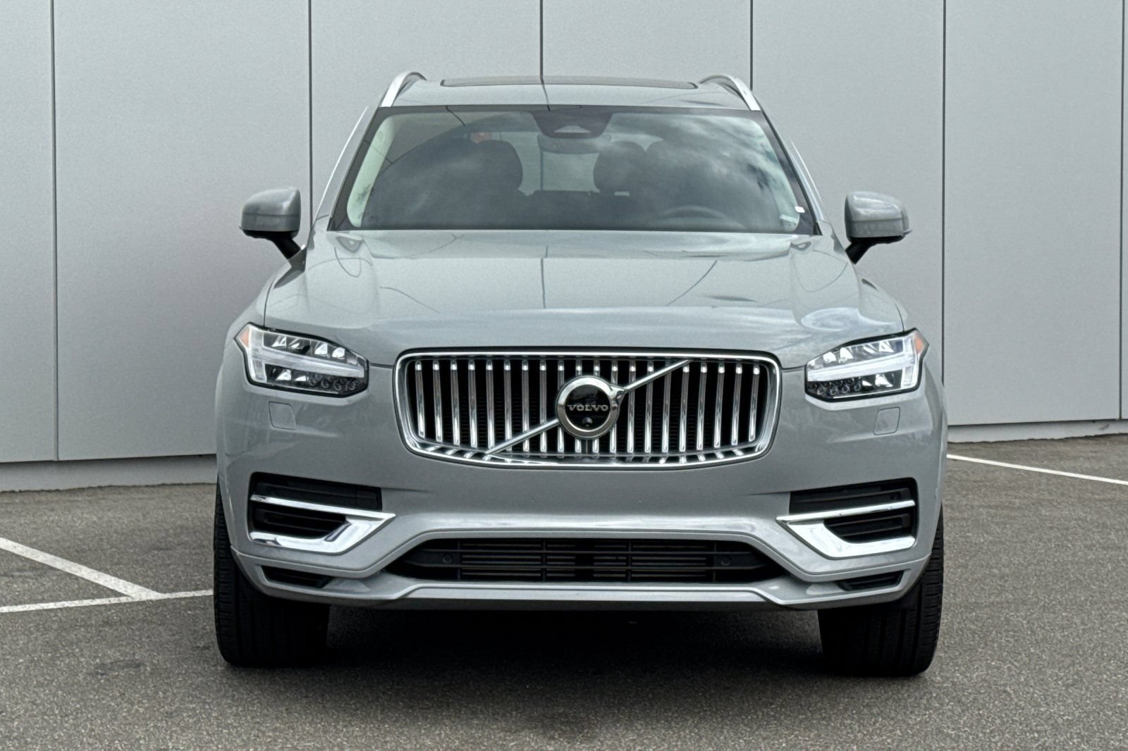 Used 2025 Volvo XC90 T8 Plus w/ Protection Package Premier AWD/4WD image 8