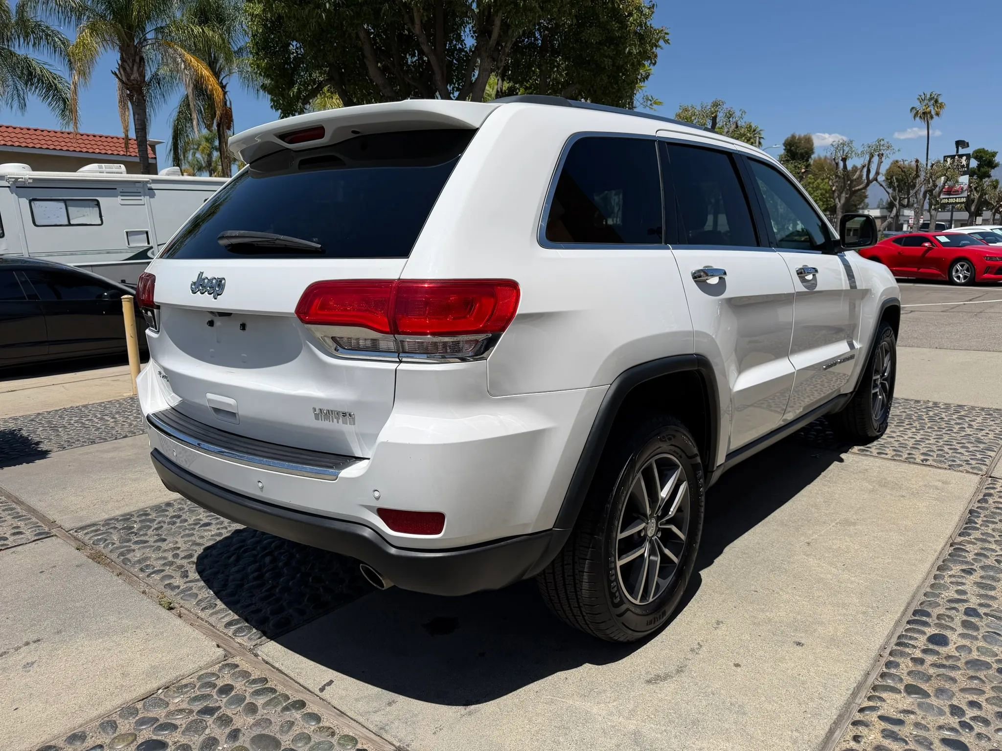 Used 2017 Jeep Grand Cherokee Limited w/ Luxury Group II AWD/4WD image 5