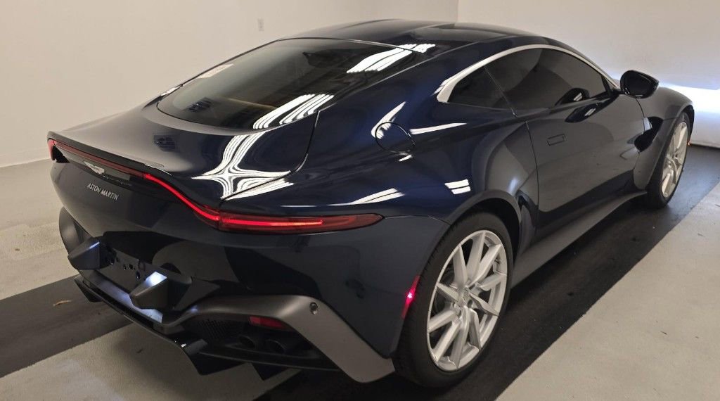 Used 2019 Aston Martin V8 Vantage Coupe image 4