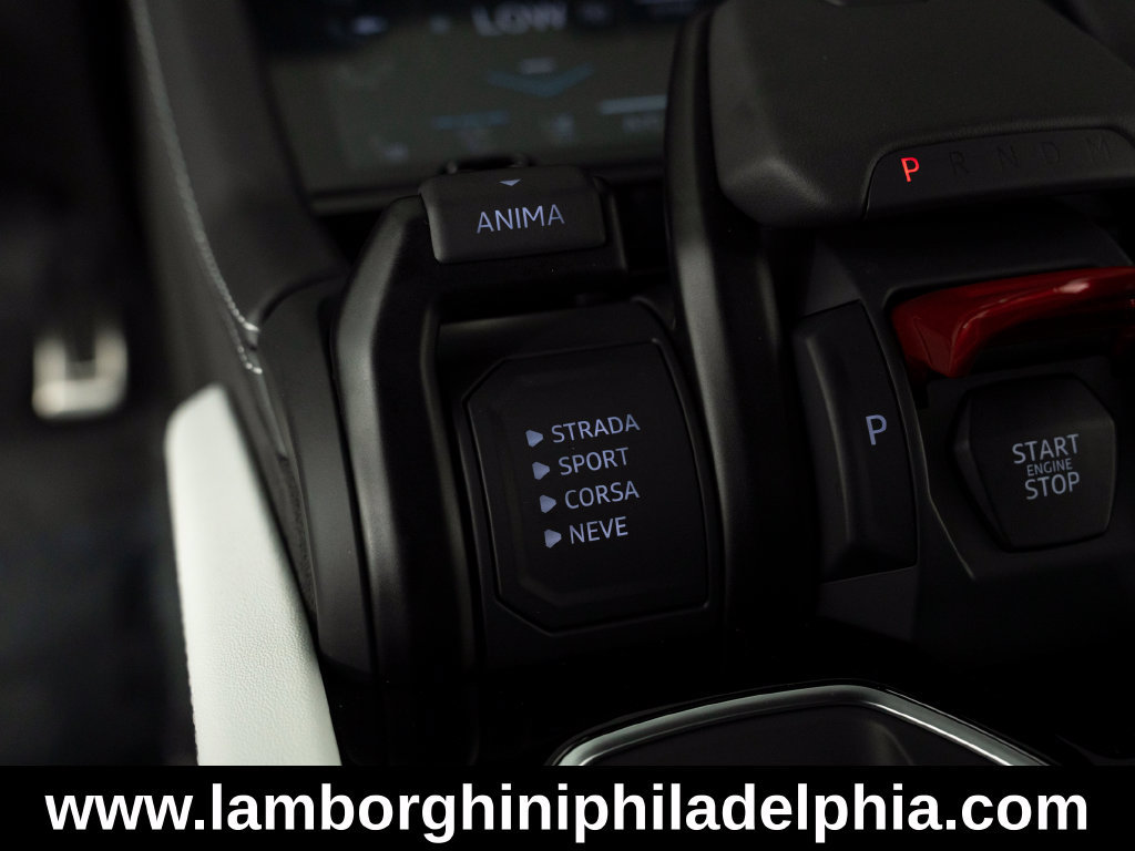 Used 2025 Lamborghini Urus SE AWD/4WD image 28