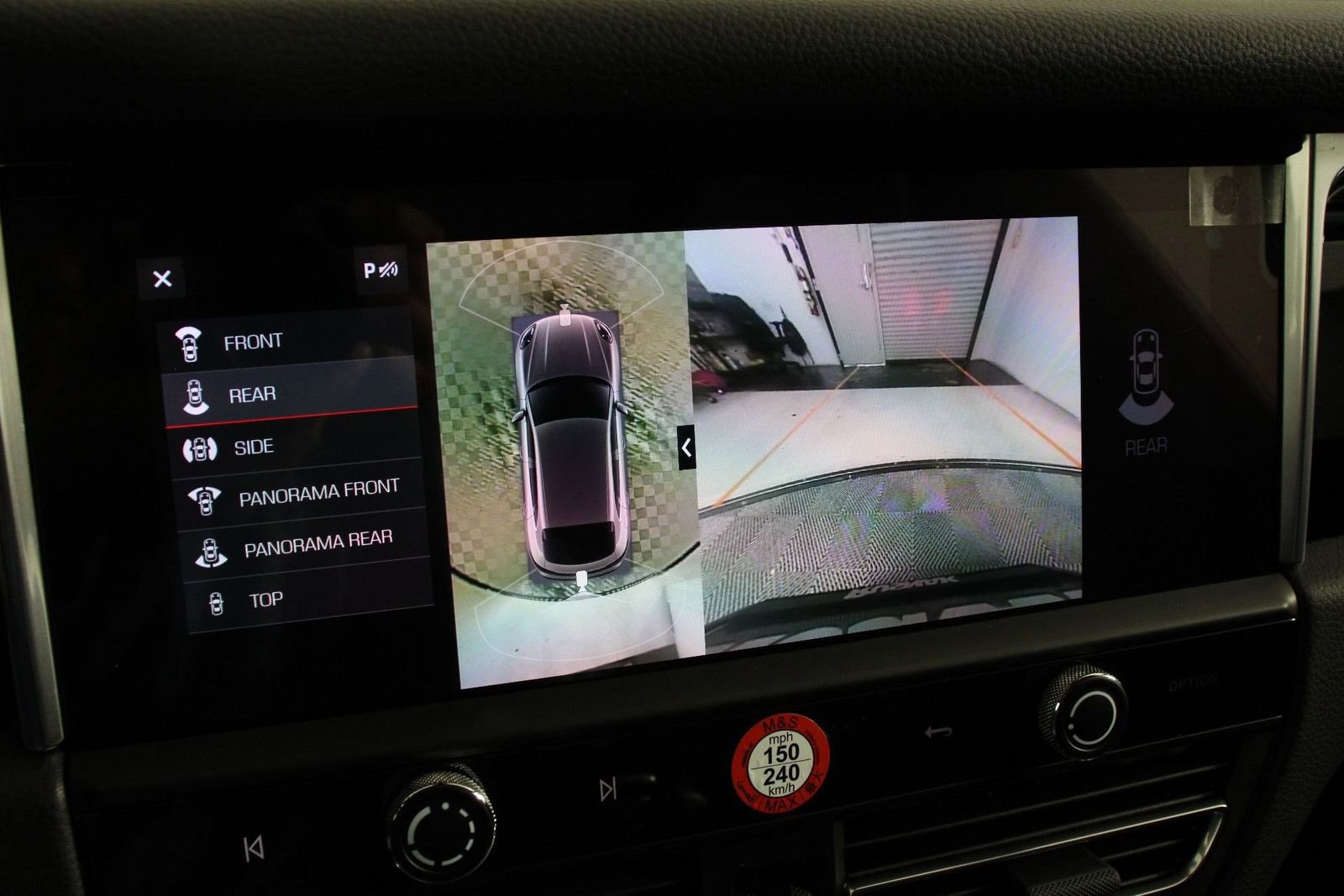 Certified 2025 Porsche Macan AWD/4WD image 17