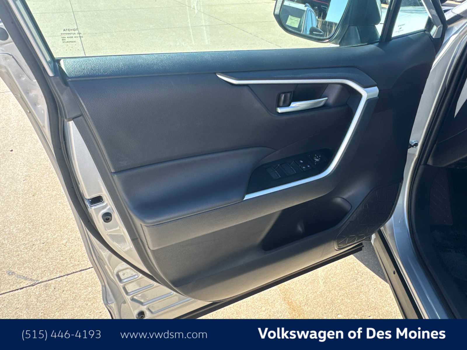 Used 2025 Toyota RAV4 XLE image 22