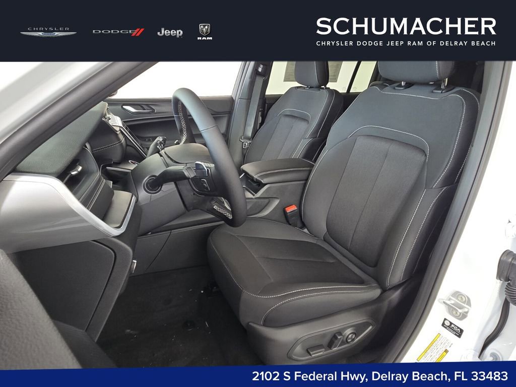 New 2025 Jeep Grand Cherokee L Laredo w/ Luxury Tech Group I RWD image 5