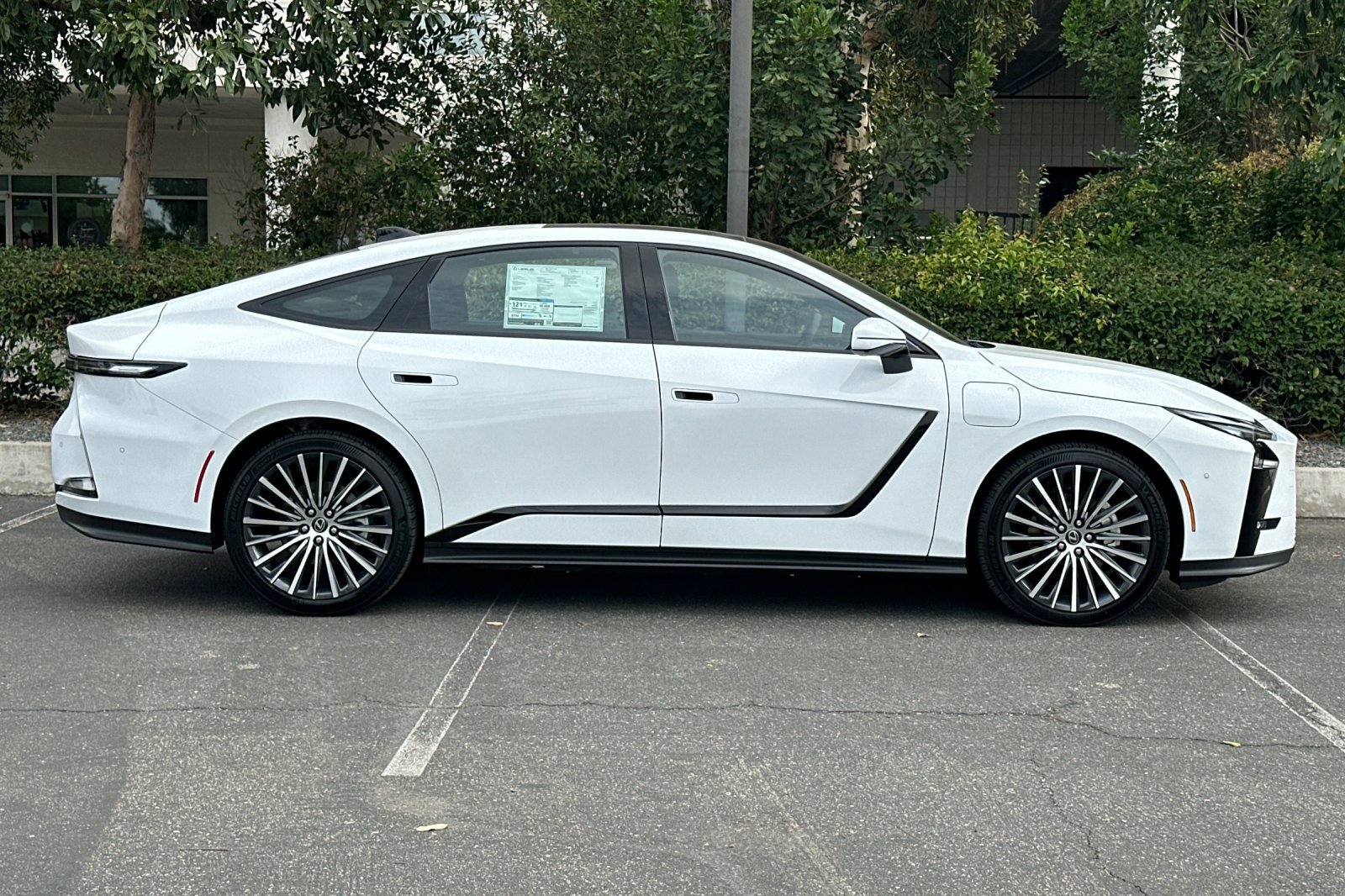 New 2026 Lexus ES 350e w/ Executive Package FWD image 8