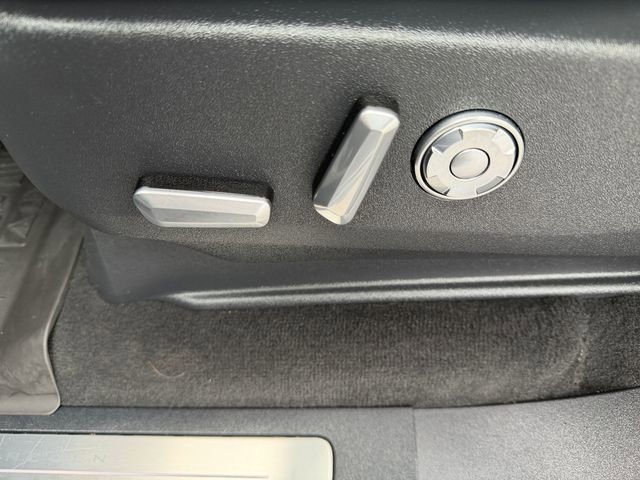 Used 2025 Lincoln Navigator Reserve w/ Jet Appearance Package image 16