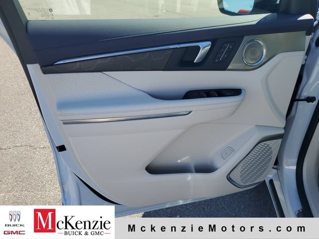 New 2027 Buick Enclave Avenir w/ LPO, Floor Liner Package FWD image 9