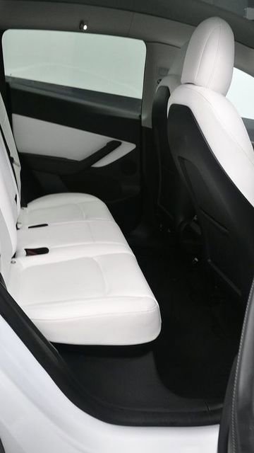 Used 2022 Tesla Model Y Long Range AWD/4WD image 12