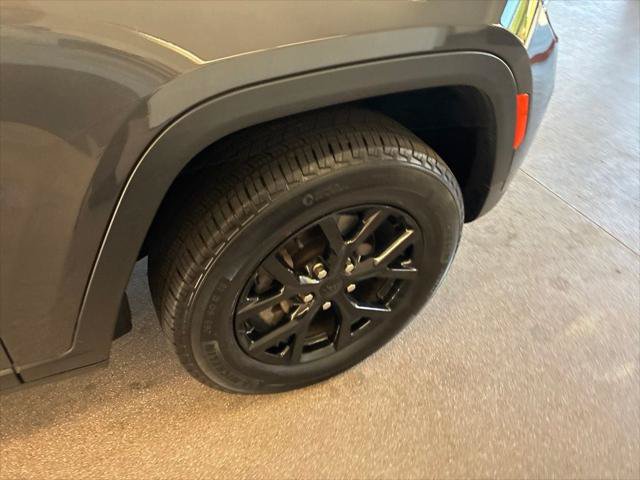 Certified 2024 Jeep Grand Cherokee Altitude AWD/4WD image 28