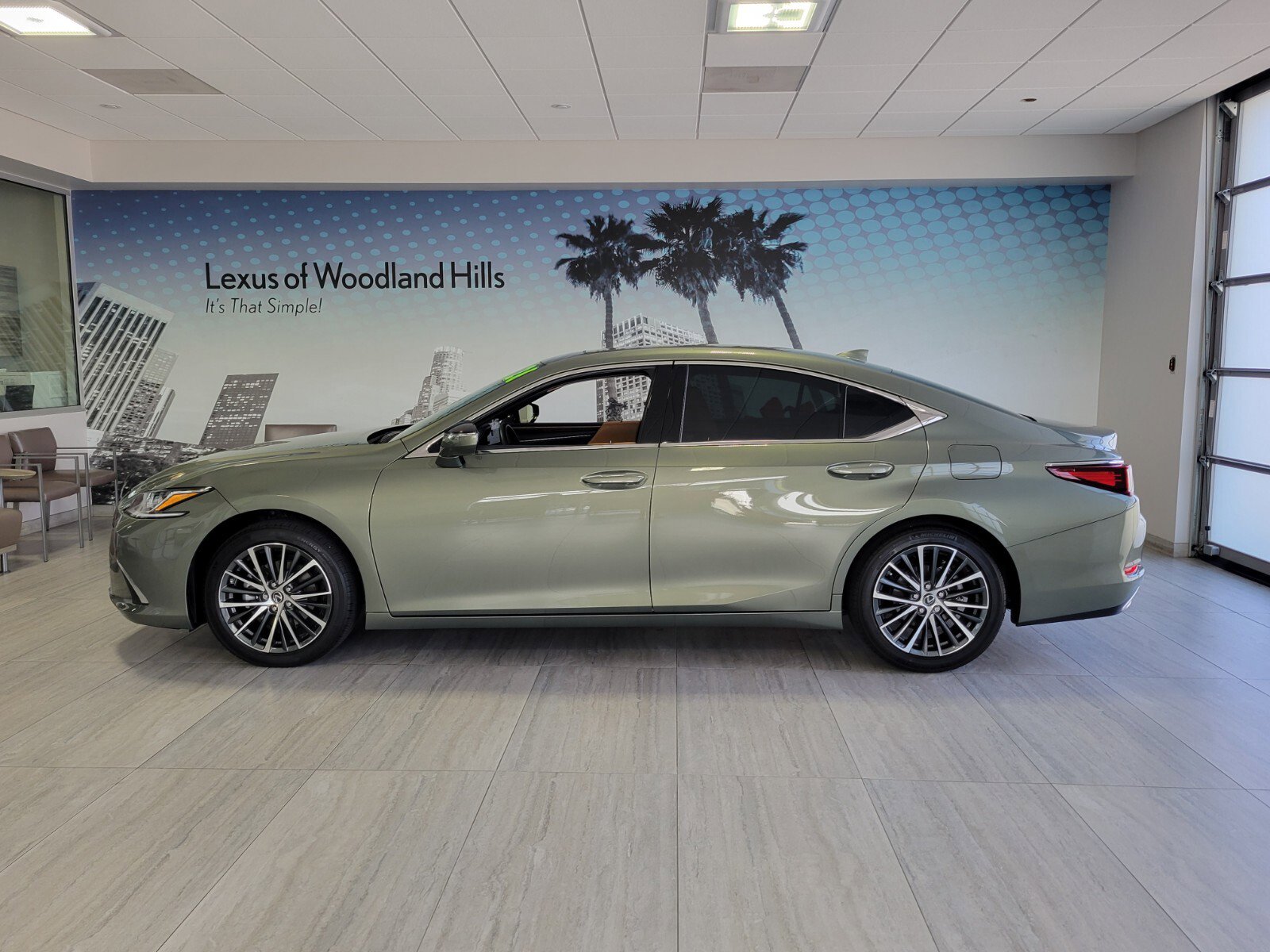 Certified 2025 Lexus ES 350 w/ Premium Package image 2