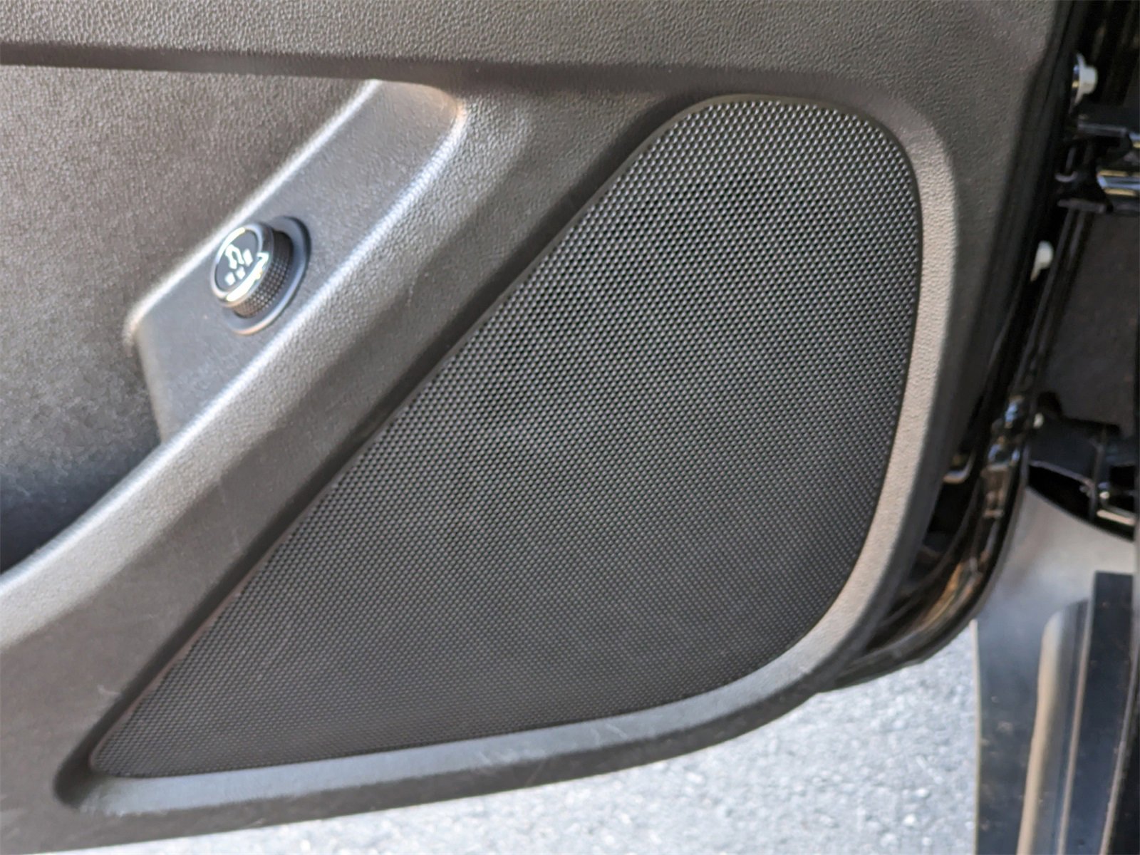 Used 2023 Chevrolet Traverse LT image 18