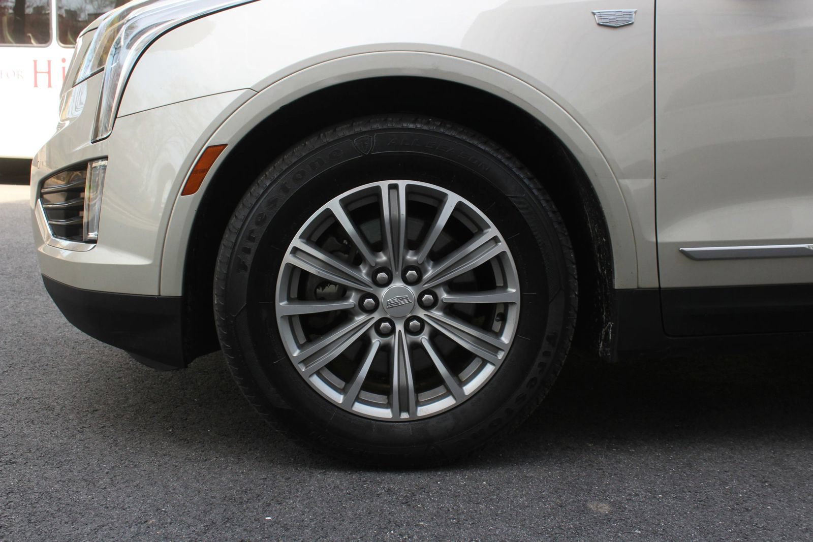 Used 2017 Cadillac XT5 Luxury w/ Driver Awareness Package AWD/4WD image 11