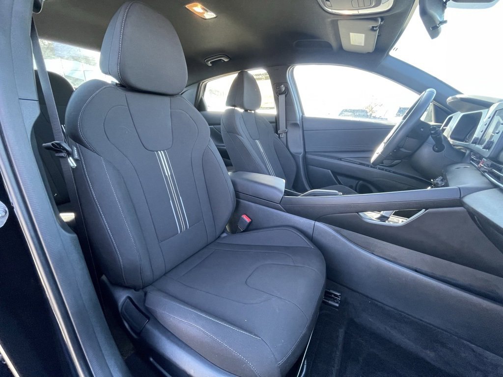 Used 2025 Hyundai Elantra Sport image 25