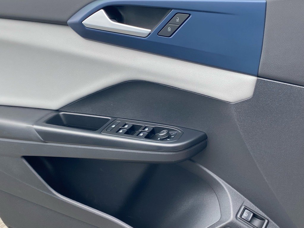 Used 2022 Volkswagen Taos SE w/ Panoramic Sunroof Package image 21