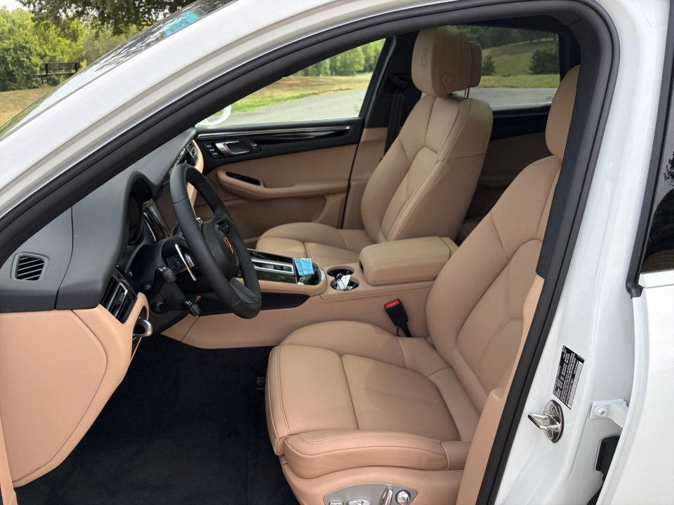 New 2026 Porsche Macan AWD/4WD image 5