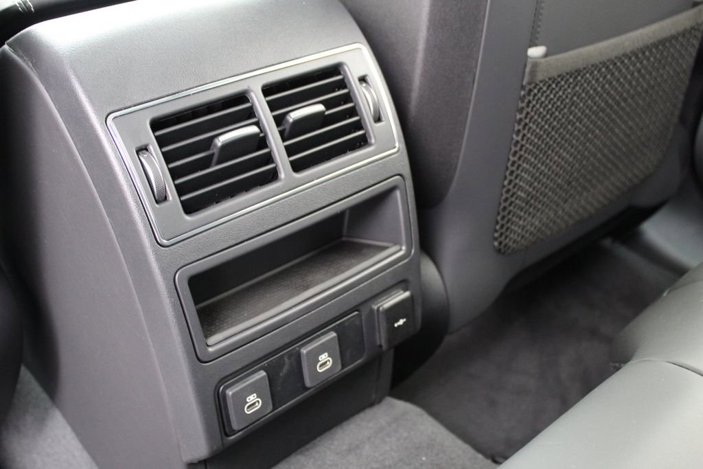 Used 2026 Jaguar F-PACE R-Dynamic S image 21