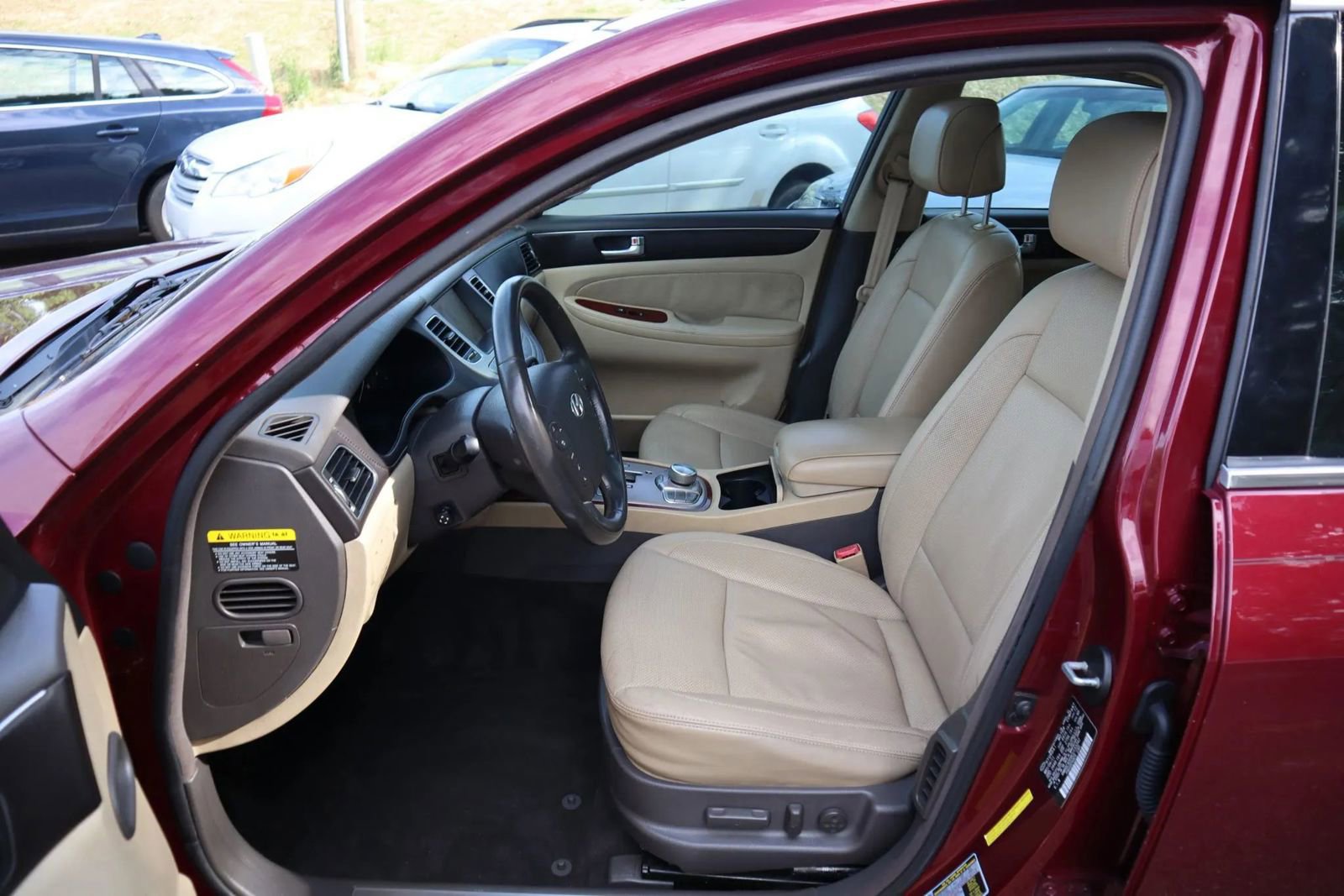 Used 2012 Hyundai Genesis 3.8 w/ Premium Pkg image 9