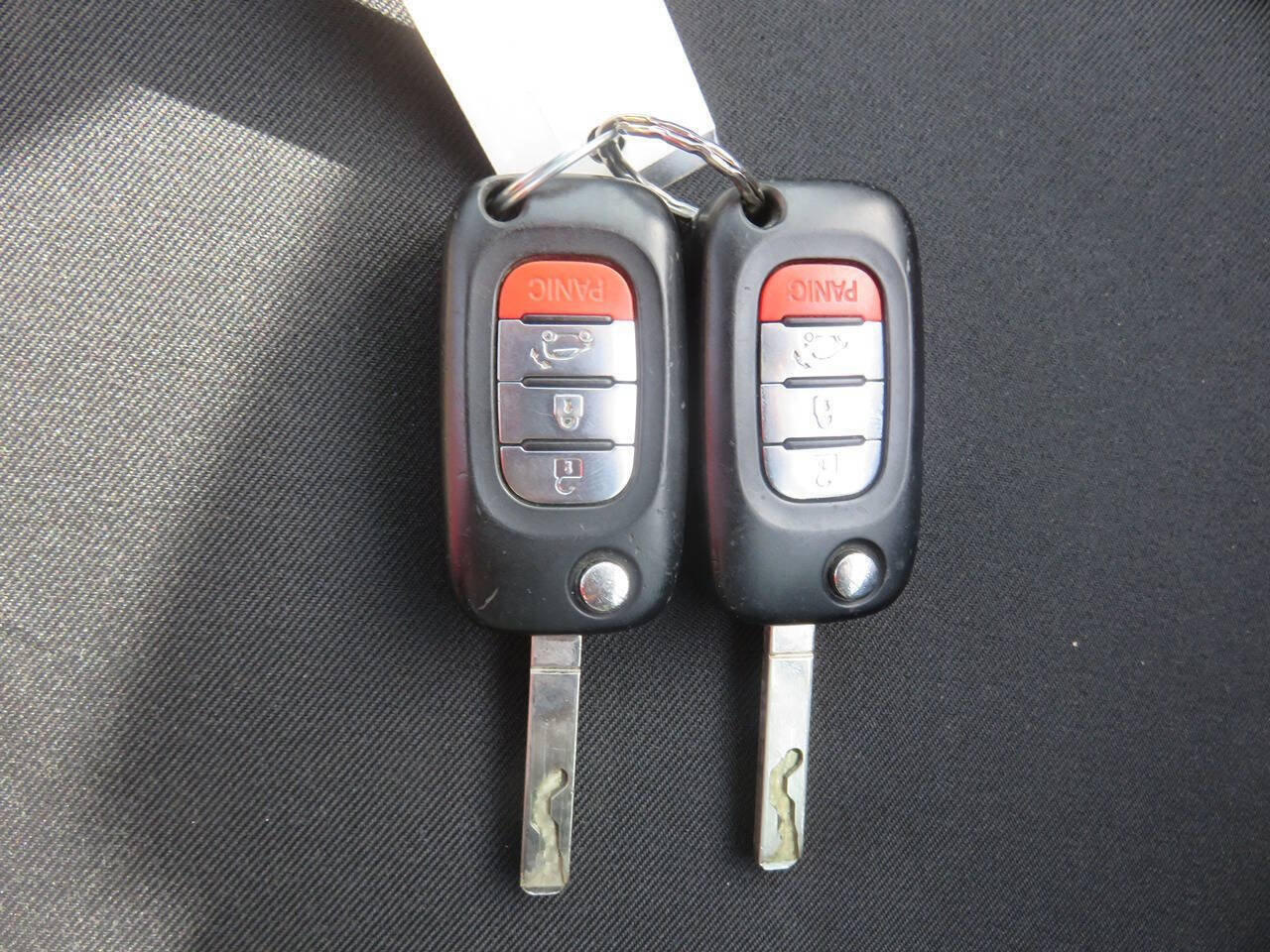 Used 2016 smart fortwo passion RWD image 21