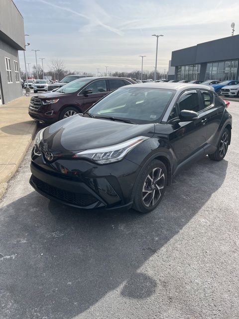 Used 2020 Toyota C-HR XLE image 2