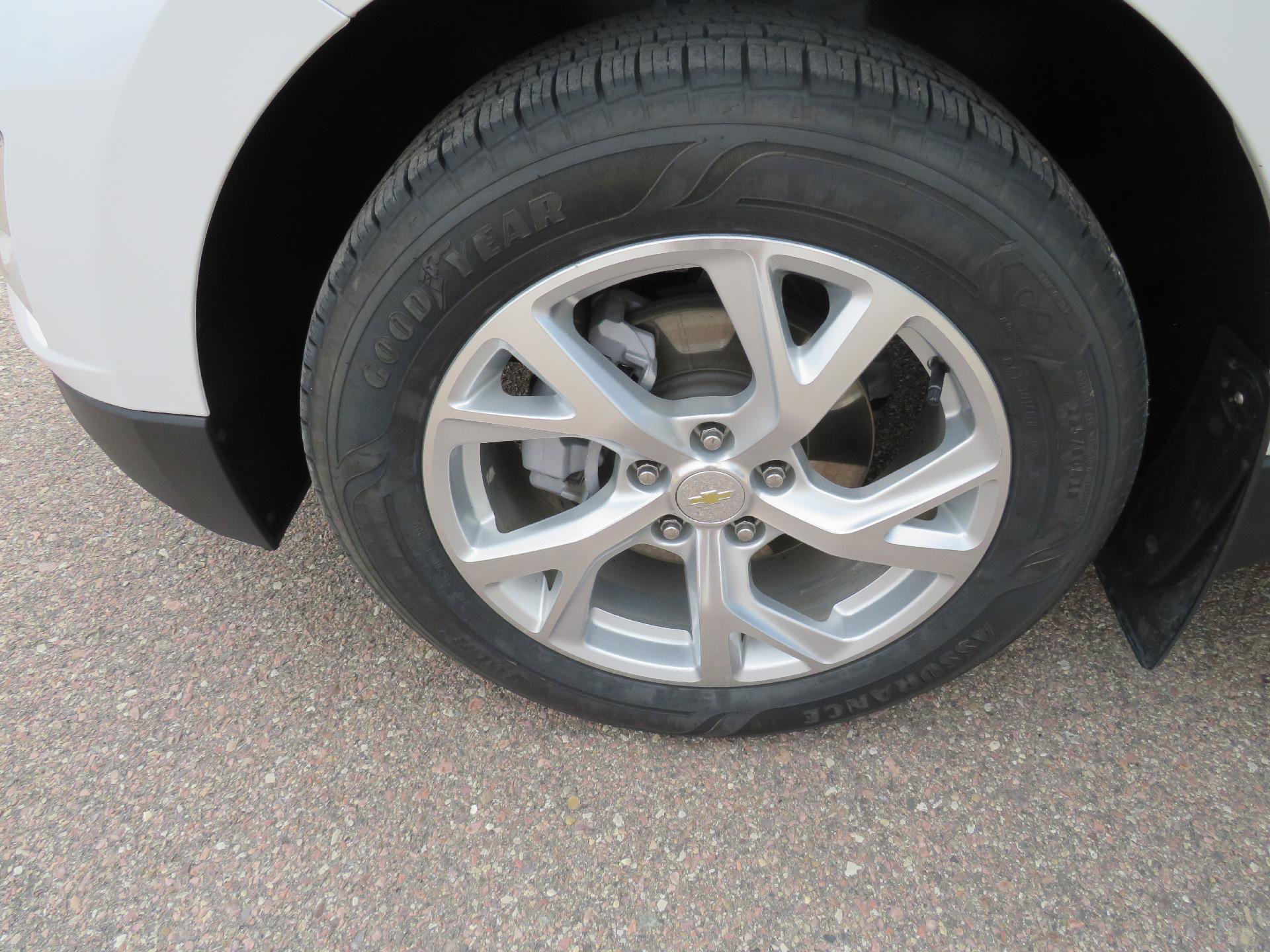 Used 2021 Chevrolet Equinox Premier image 2