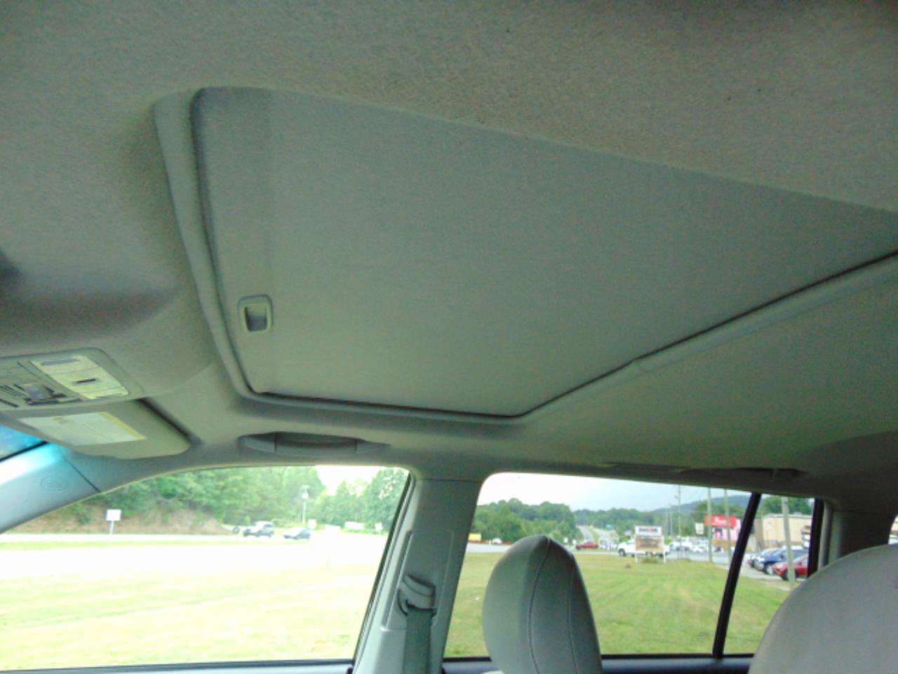 Used 2012 Toyota Highlander SE w/ Tow Pkg AWD/4WD image 18