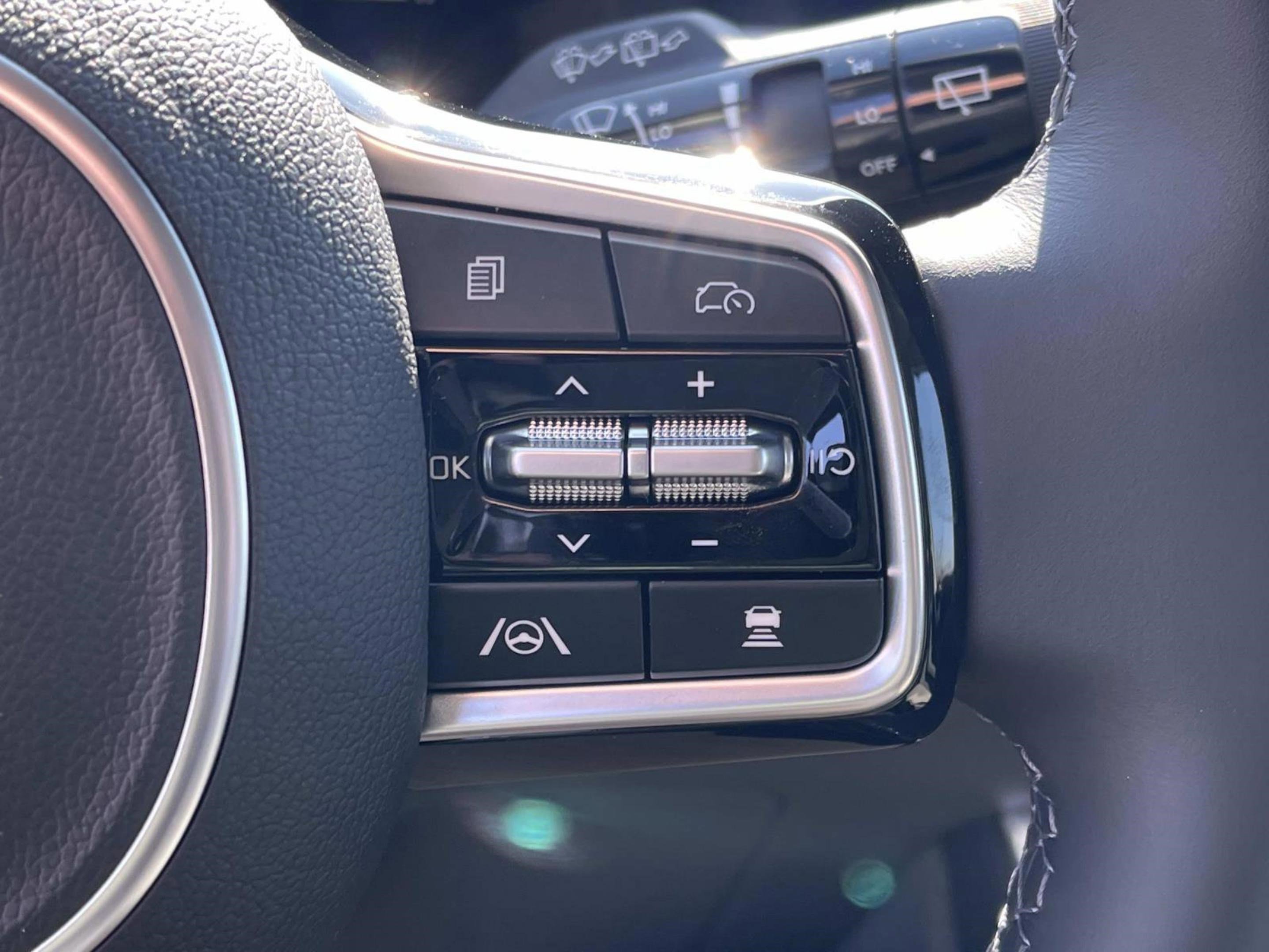 New 2026 Kia Carnival EX image 36